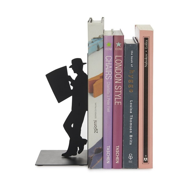 Balvi Balvi - The Reader sujeta libros decorativo de metal en color negro. Diseño original