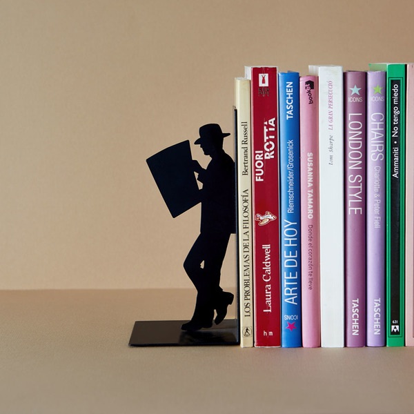 Balvi Balvi - The Reader sujeta libros decorativo de metal en color negro. Diseño original Rebajas baratas