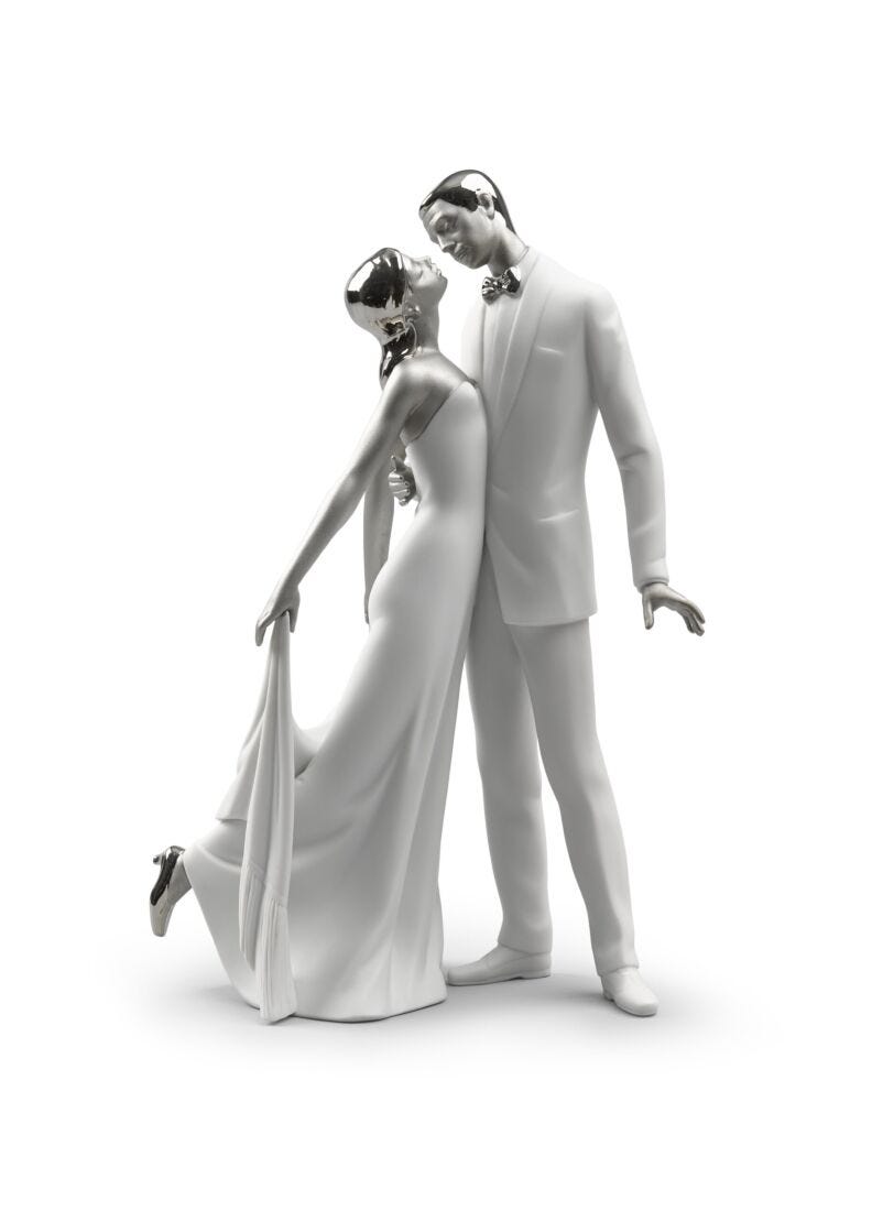 lladro Figura joven pareja Feliz aniversario. Lustre plata