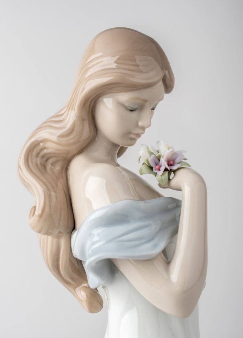 lladro Figura mujer El susurro de las flores Los más vendidos