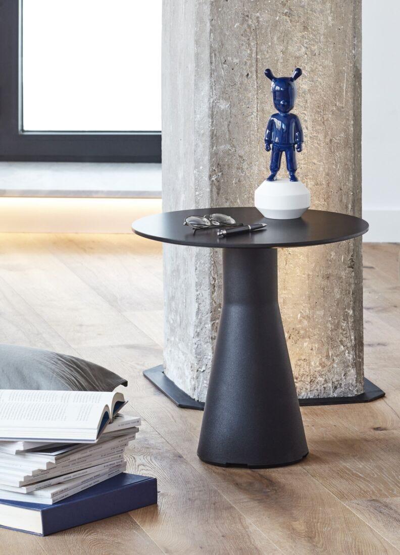lladro Figura The dark blue Guest. Pequeña Tienda