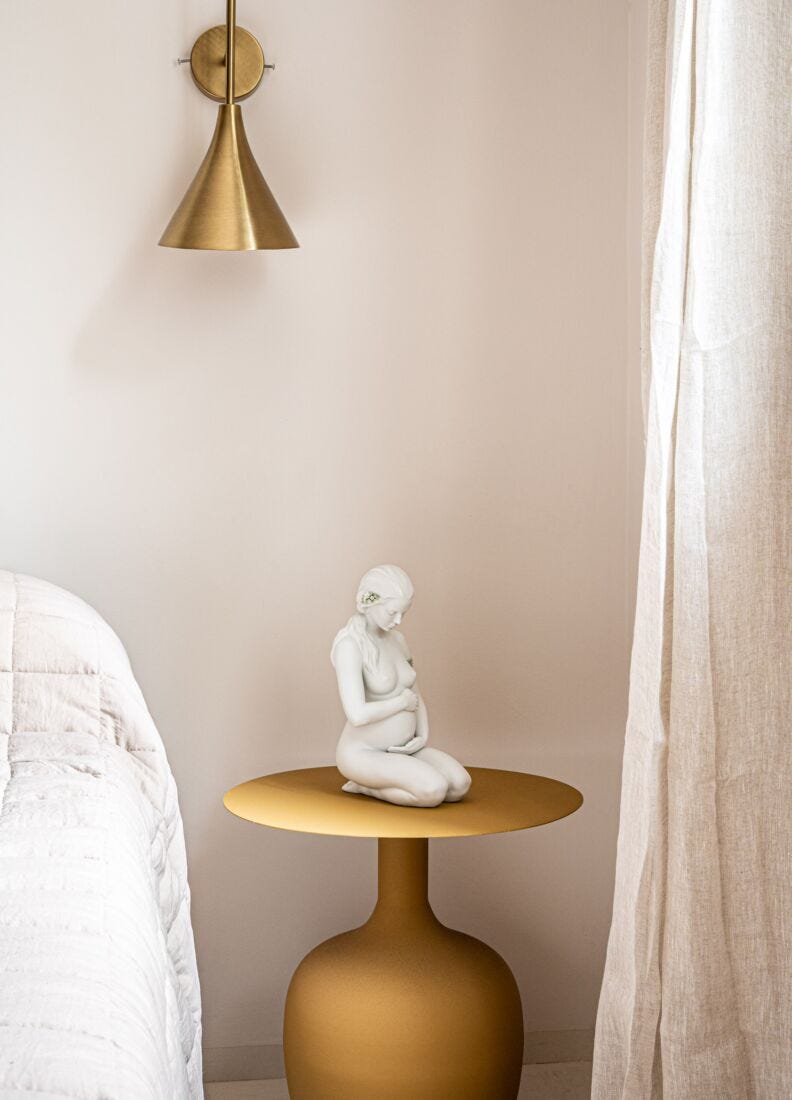 lladro Figura mujer Una nueva vida En oferta