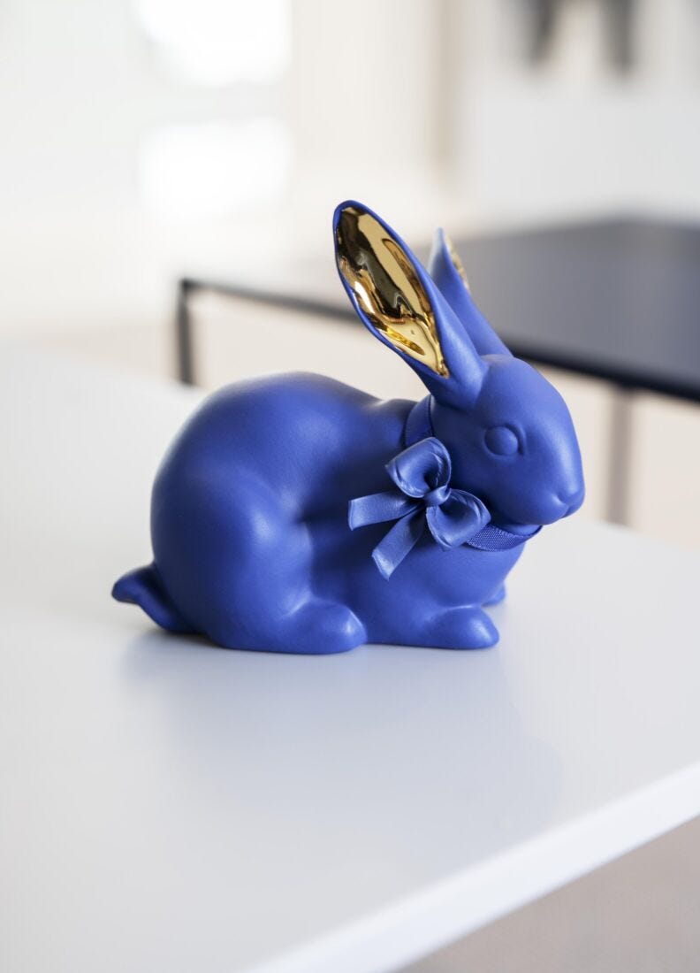 lladro Figura Conejito atento. Azul-dorado Solo queda un día