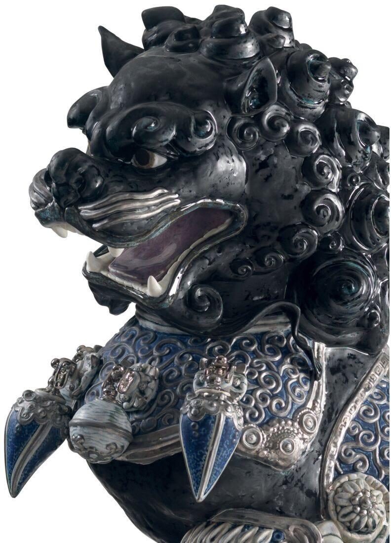 lladro Escultura Leona guardián. Negro. Serie limitada