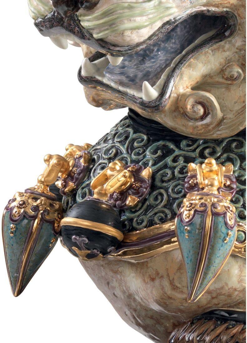 lladro Escultura Leona guardián. Rojo. Serie limitada
