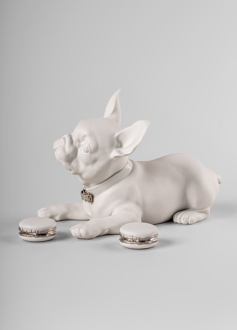 lladro Escultura Bulldog francés con macarons. Re-Deco Rebajas baratas