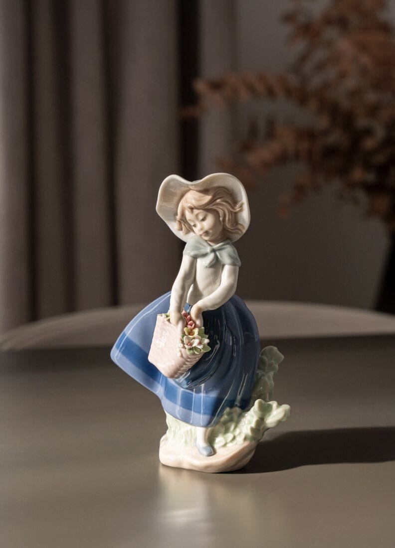 lladro Figura niña Linda con capazo 2025