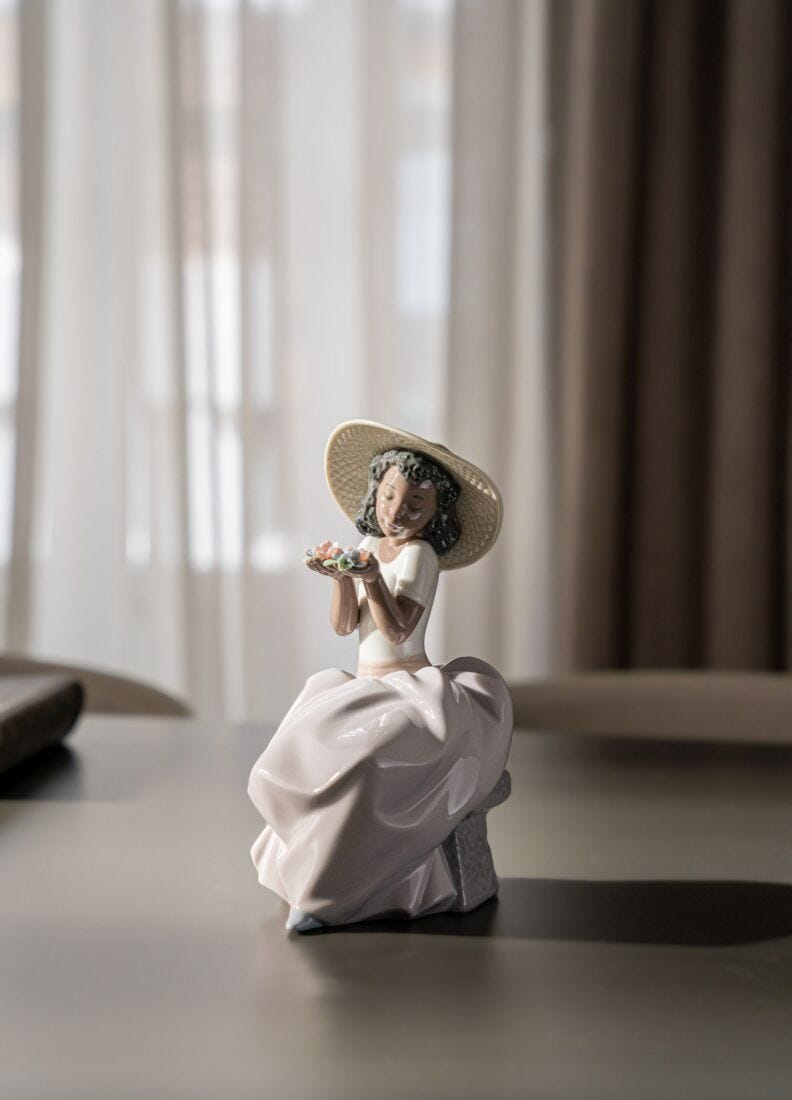 lladro Figura niña Dulce perfume En línea