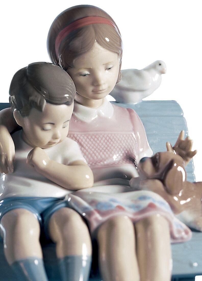 lladro Figura niños Sentaditos en el parque Venta caliente