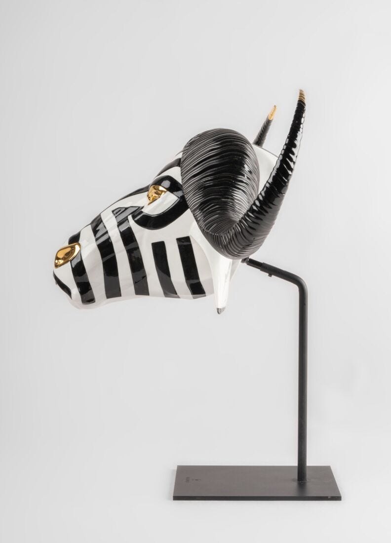 lladro Máscara Búfalo. Negro y oro Ofertas