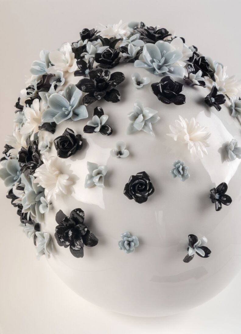 lladro Escultura Life is flower. Blanco y negro. Serie limitada Precios de Black Friday