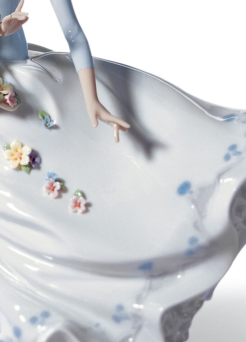 lladro Figura mujer Aromas en el viento En línea