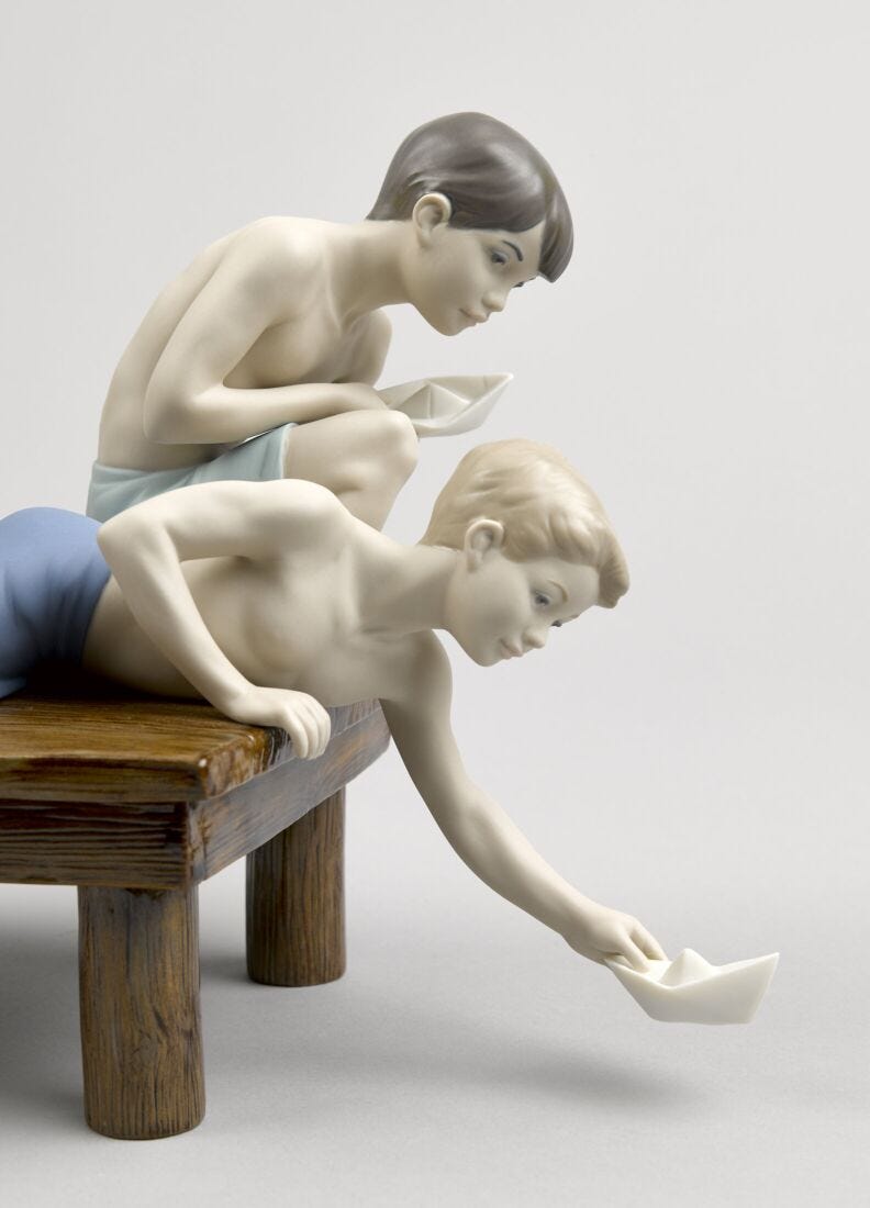 lladro Figura niños jugando Barquitos de papel Últimos 2 días