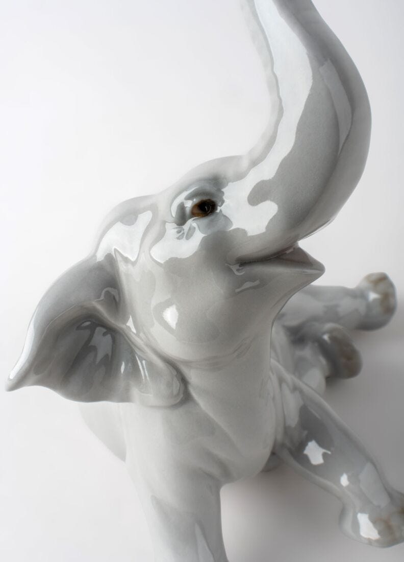 lladro Figura Elefante bebé con flor rosa Solo queda un día