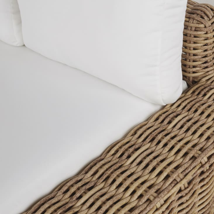 Maisons du Monde Cerrado - Sofá de jardín 3/4 plazas de resina reciclada tejida imitación ratán con cojines blancos de poliéster reciclado Ahorra y exporta
