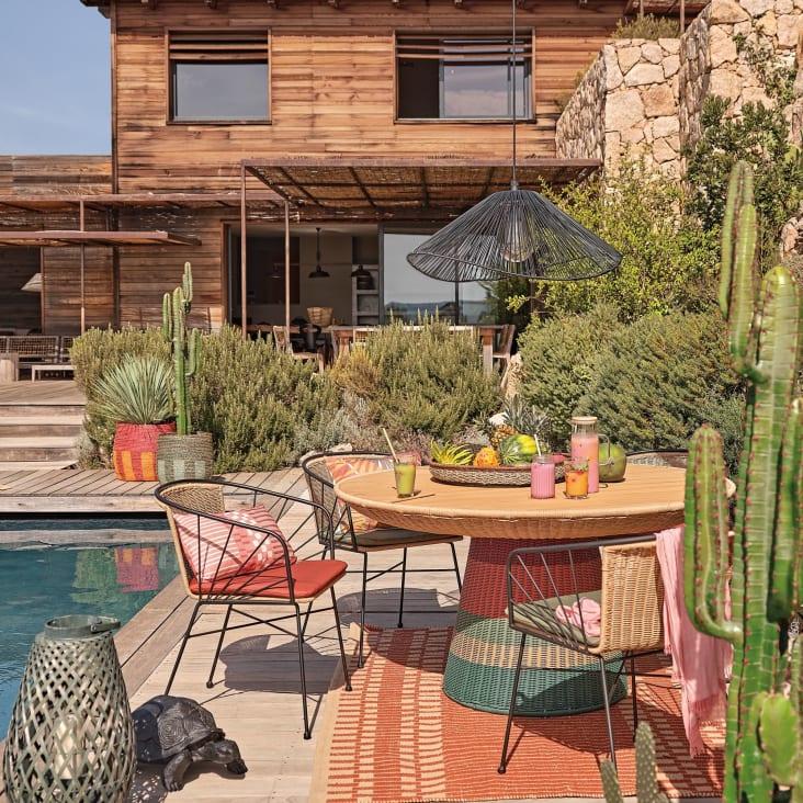 Maisons du Monde Bagoa - Mesa de jardín redonda de madera de teca y resina reciclada tejida multicolor para 8 personas D140 Ofertas especiales
