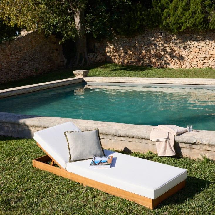 Maisons du Monde Tossa - Tumbona con ruedas de madera maciza de acacia y cojines crudos de poliéster reciclado Descuento por venta flash