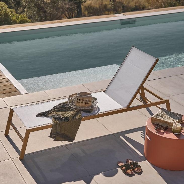 Maisons du Monde Hawai - Tumbona de aluminio efecto madera y tela plastificada color crudo Ofertas de temporada