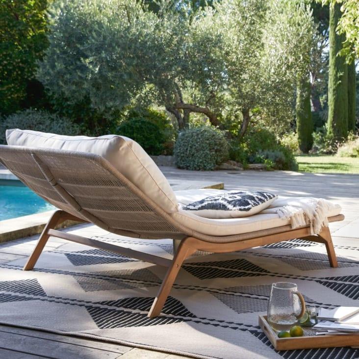 Maisons du Monde ADEM - Alfombra reversible de polipropileno con motivos de triángulos crudos y negros 120x180 En línea
